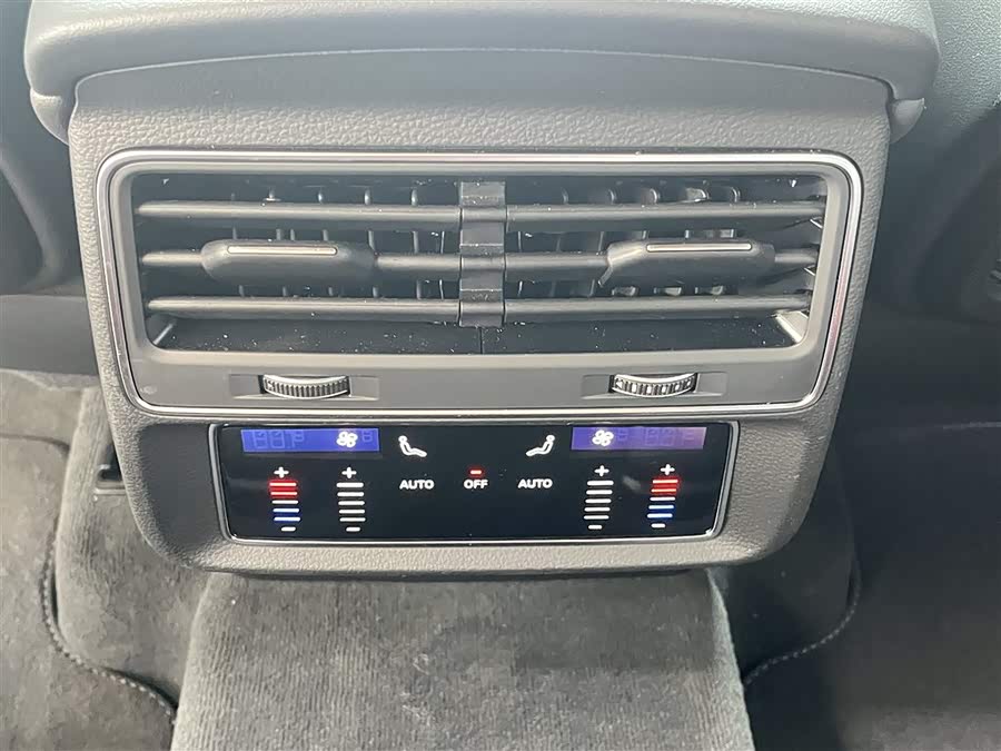 Audi SQ7 2024 immagine di auto #20