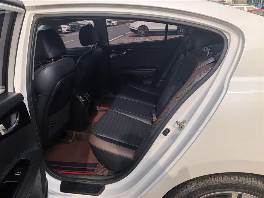 Kia K5 2019 imagen de coche #20