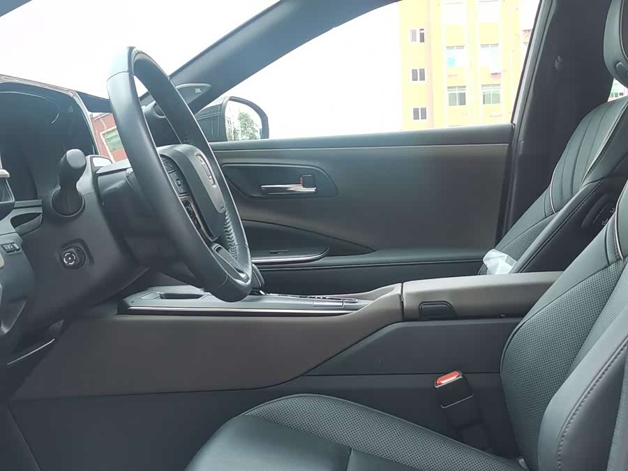 Toyota CrownSportCross 2023 صورة سيارة #20