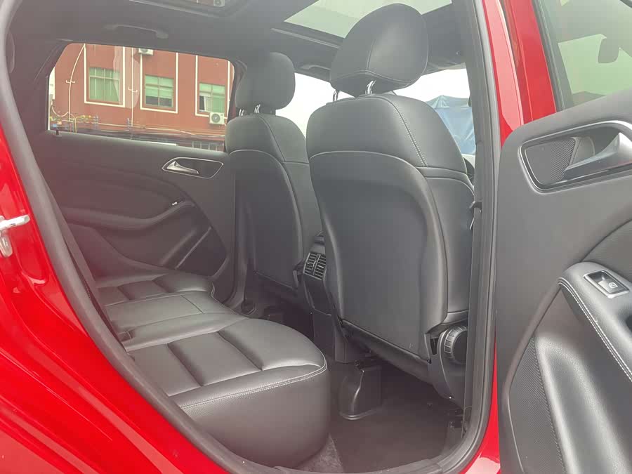 Mercedes-Benz B Class 2015 car image #20