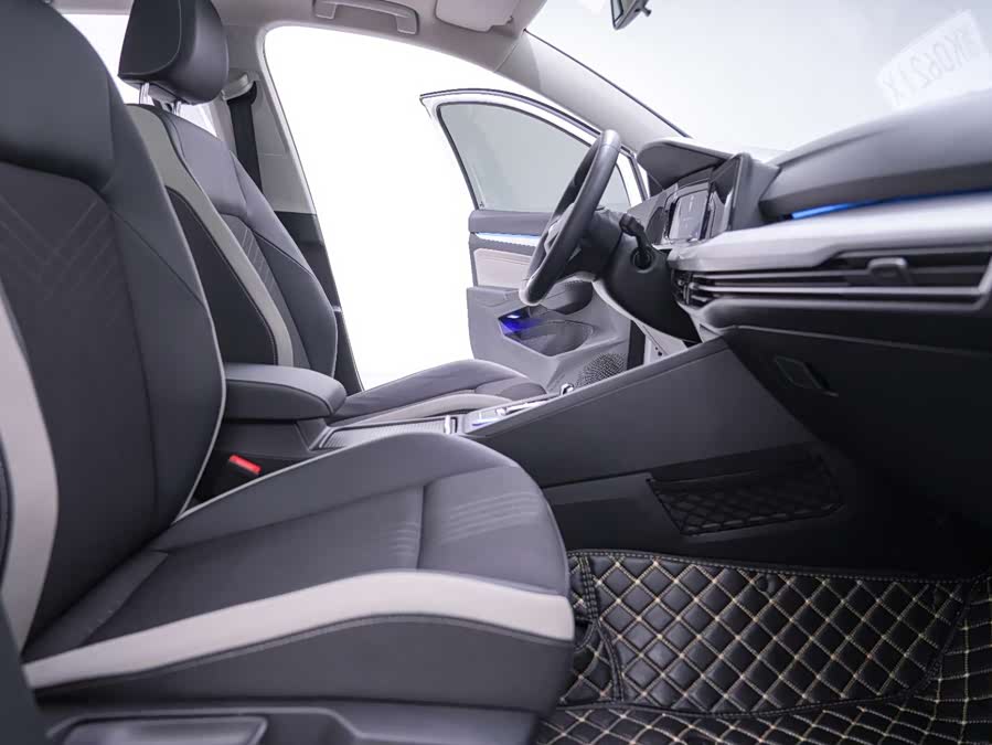 Volkswagen Golf 2023 car image #20