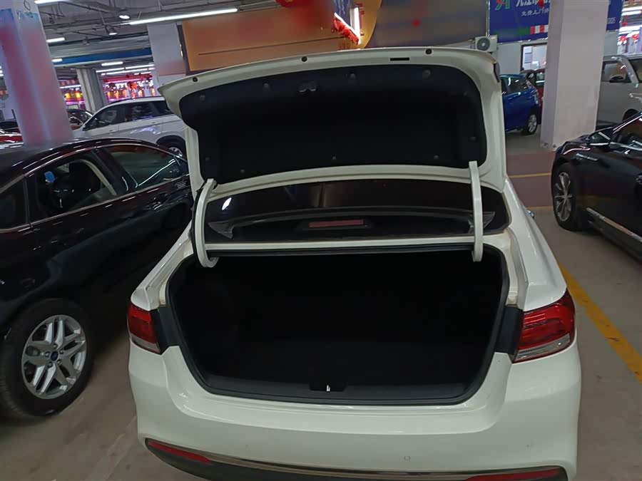 起亚 起亚K4 2015 汽车图片 #20