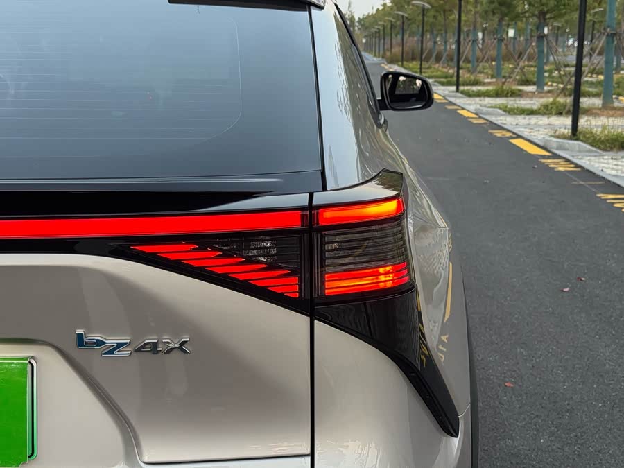 Toyota bZ4X 2022 immagine di auto #20