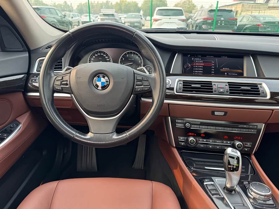 BMW 5 Series GT 2016 #20 BMW 5 Series GT 2016 immagine di auto #20