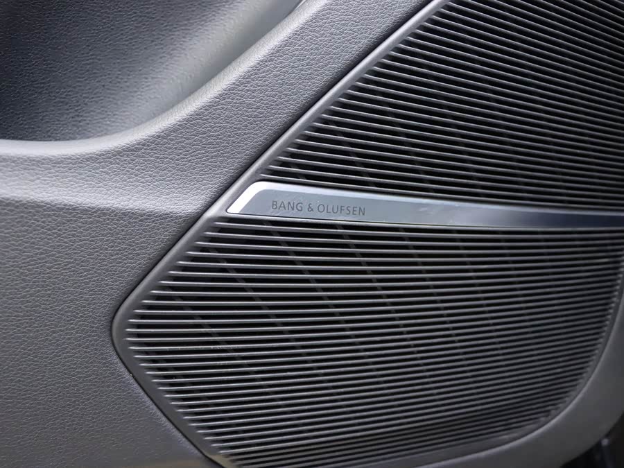 Audi Q8 2021 car image #20