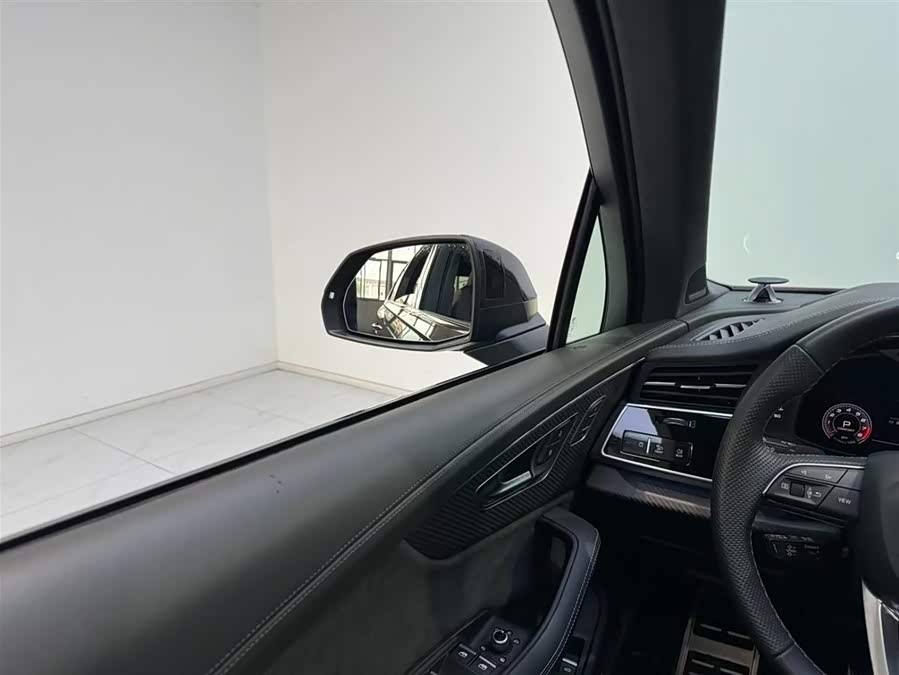 Audi SQ7 2024 car image #20