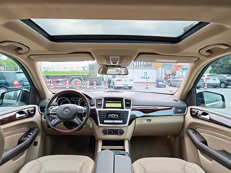 Mercedes-Benz M Class 2012 car image #20