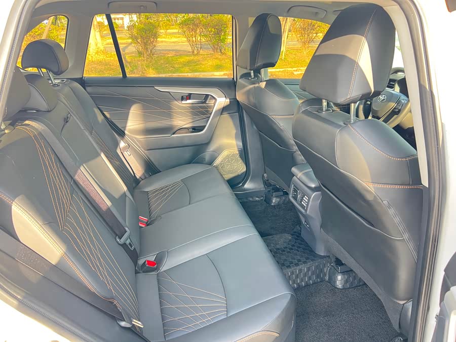 Toyota RAV4 2025 car image #20