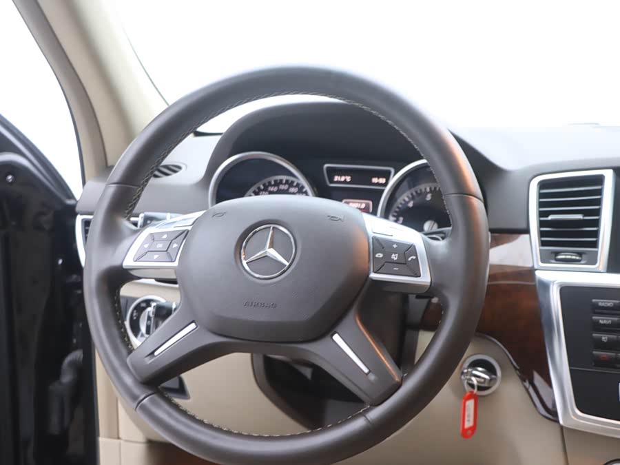 Mercedes-Benz M Class 2013 #20 Mercedes-Benz M Class 2013 صورة سيارة #20