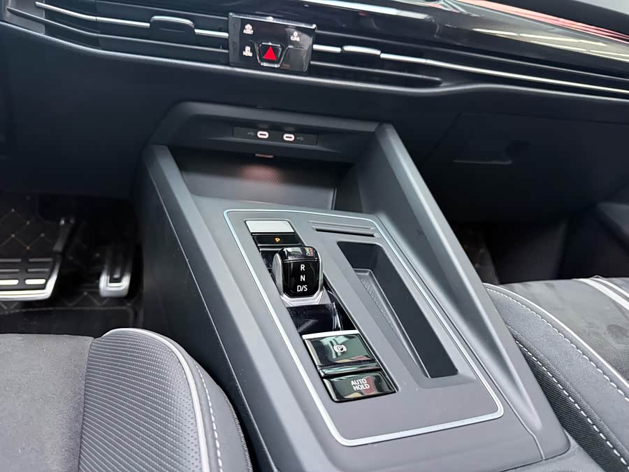 Volkswagen Golf 2022 car image #20