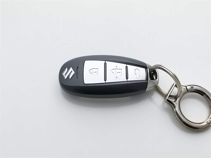 Suzuki Ciaz 2015 изображение автомобиля #20