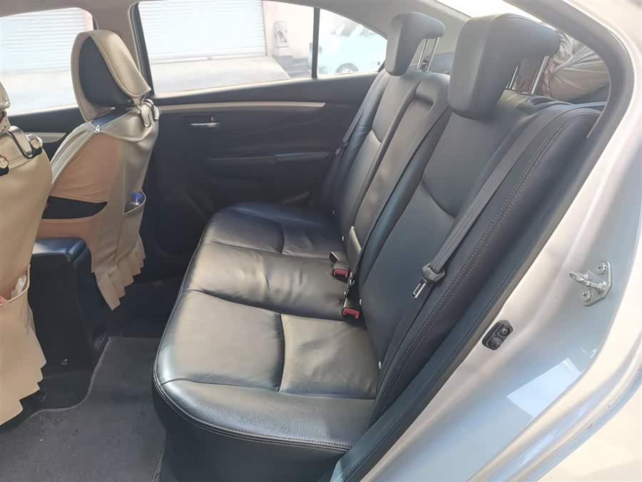 Suzuki Ciaz 2015 изображение автомобиля #20