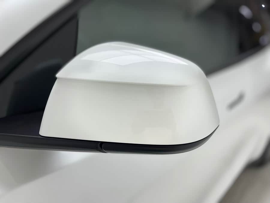 Tesla Model Y 2025 car image #20