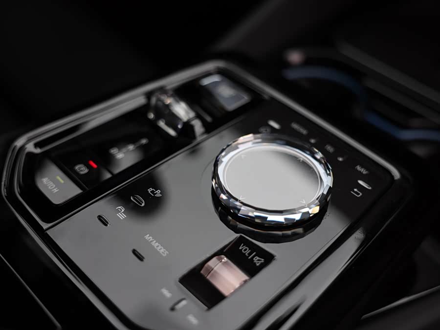 BMW i5 M60 2025 car image #20