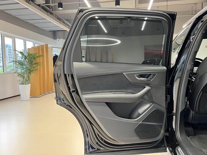 Audi SQ7 2025 #20 Audi SQ7 2025 car image #20