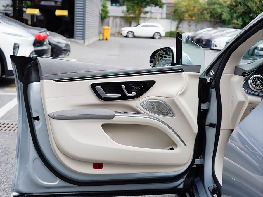 Mercedes-Benz EQS Class 2024 صورة سيارة #20