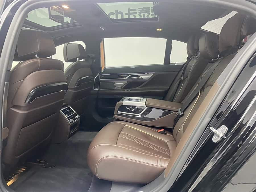 BMW 7 Series 2020 car image #20