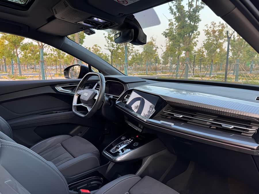 Audi Q4 e-tron 2022 immagine di auto #20