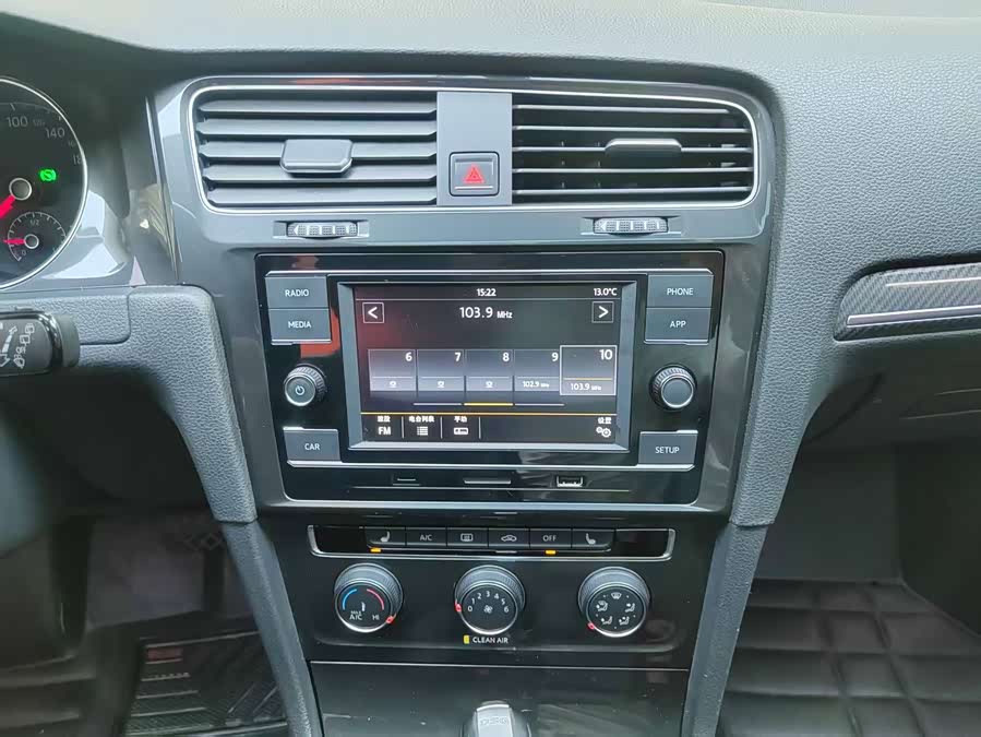 Volkswagen Golf 2018 car image #20