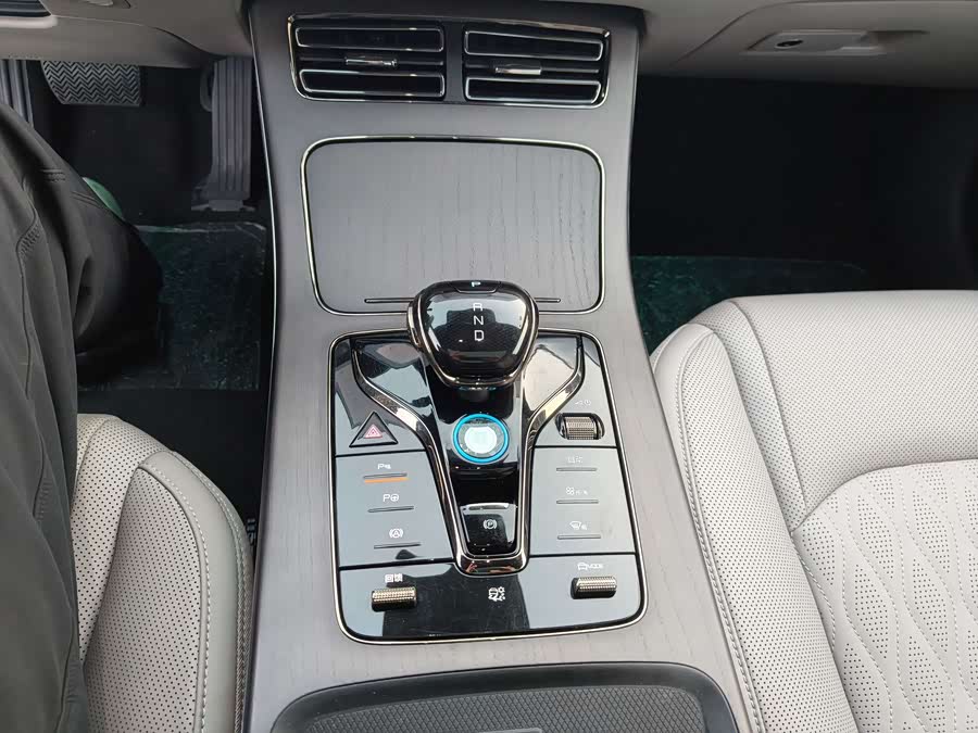BYD Han 2025 #20 BYD Han 2025 car image #20