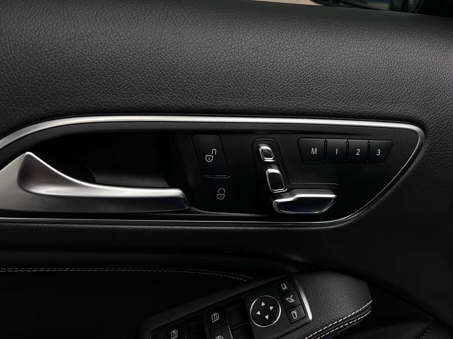 Mercedes-Benz GLA Class 2018 #20 Mercedes-Benz GLA Class 2018 car image #20