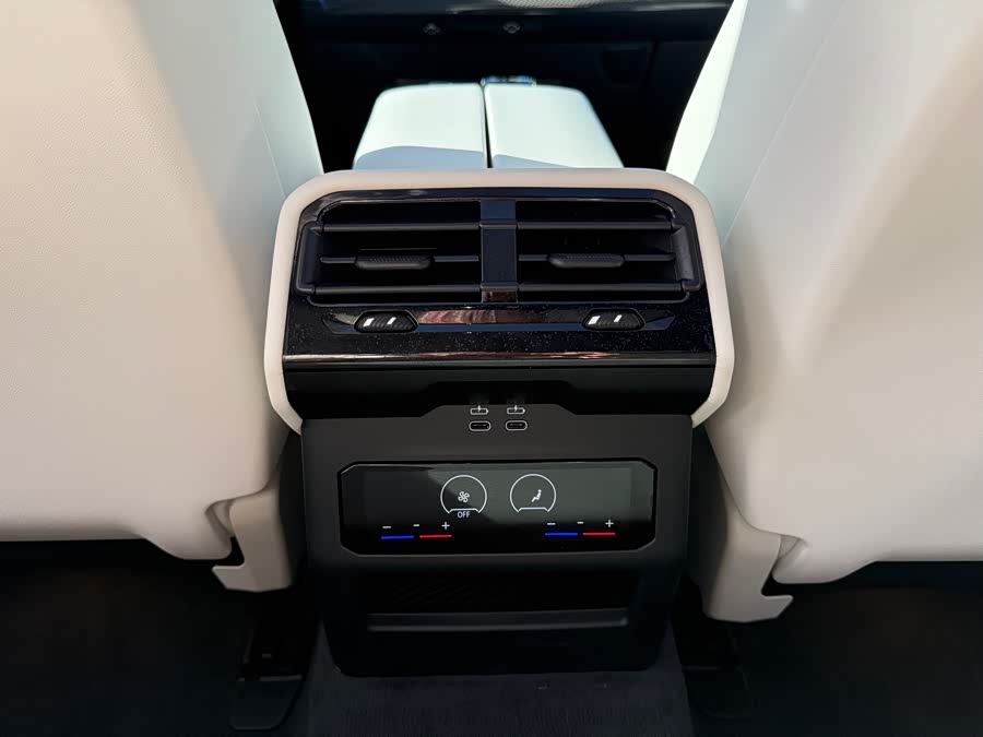 BMW i5 M60 2025 car image #20