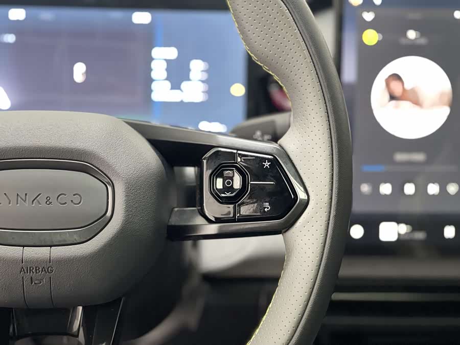 Lynk & Co 08 EM-P 2023 car image #20
