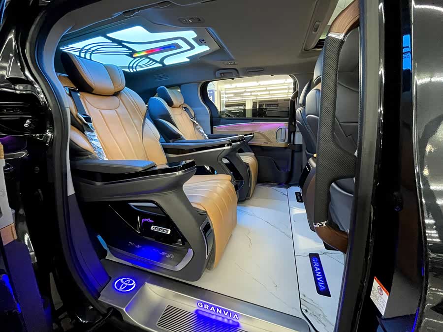 Toyota Granvia 2024 car image #20