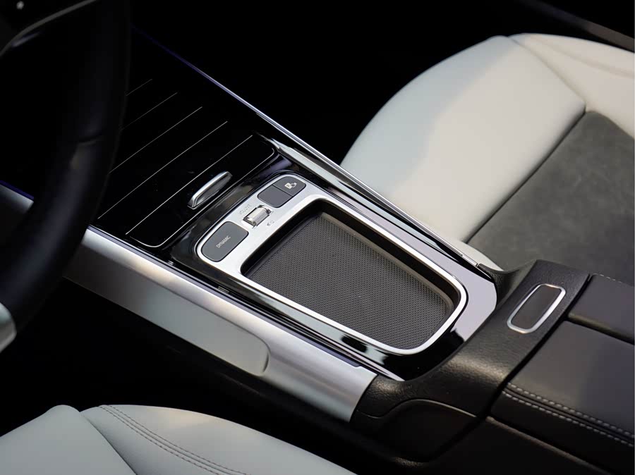 Mercedes-Benz EQB Class 2025 car image #20