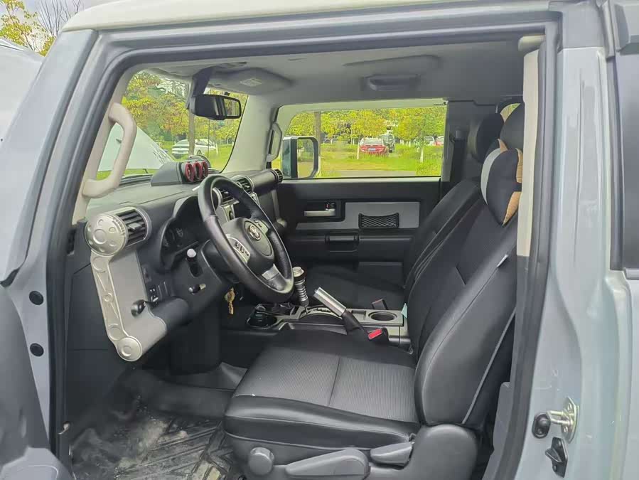 Toyota FJ Cruiser 2018 #20 Toyota FJ Cruiser 2018 car image #20