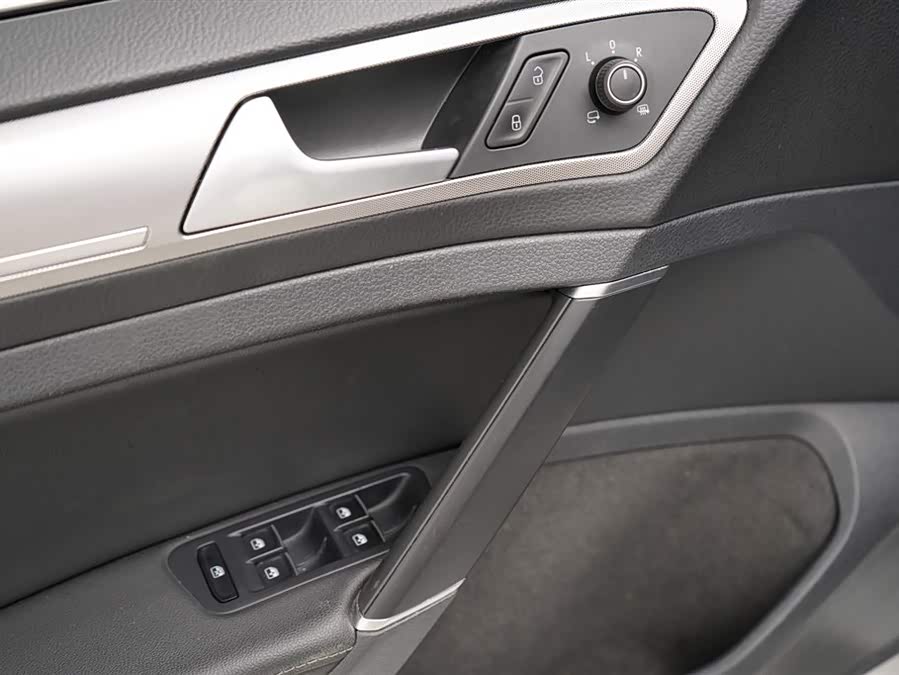 Volkswagen Golf 2018 car image #20