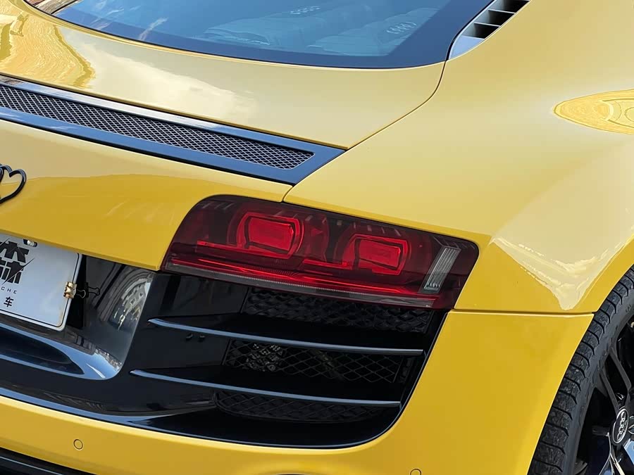 Audi R8 2012 car image #20