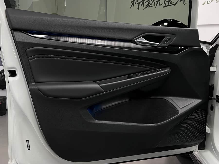 Volkswagen Golf 2022 car image #20