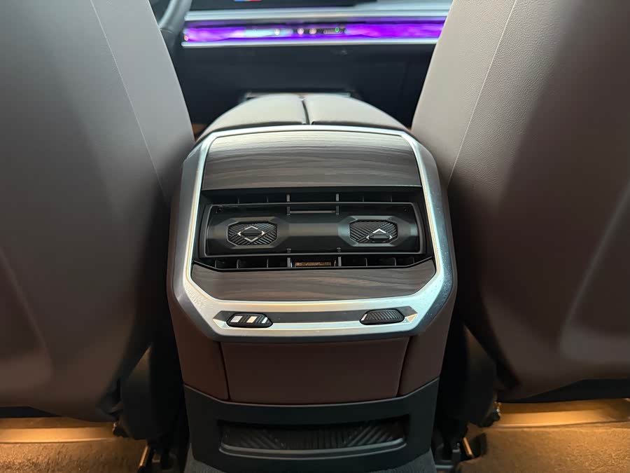 BMW i7 2024 car image #20
