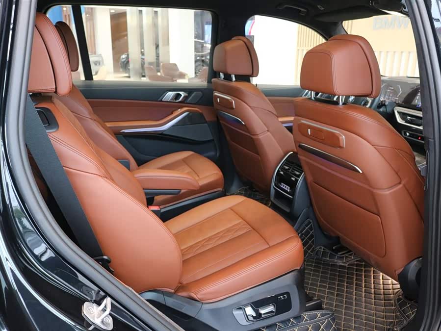 BMW X7 2025 car image #20