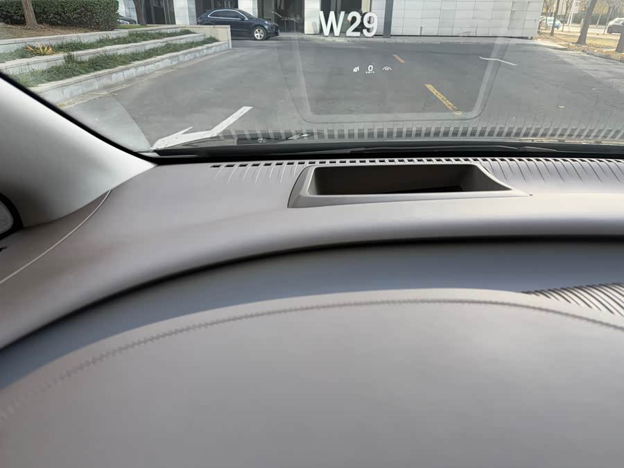 Denza D9 2023 car image #20