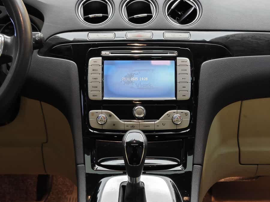 Ford S-MAX 2012 #20 Ford S-MAX 2012 car image #20