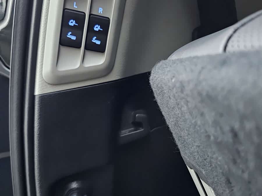 Toyota Land Cruiser Prado 2019 #20 Toyota Land Cruiser Prado 2019 car image #20