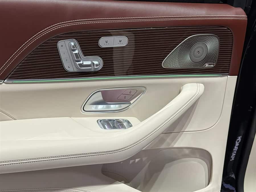 Mercedes-Benz Maybach GLS 2023 car image #20