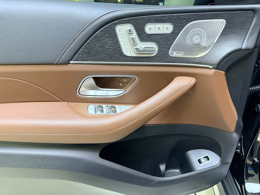 Mercedes-Benz GLS Class 2024 car image #20