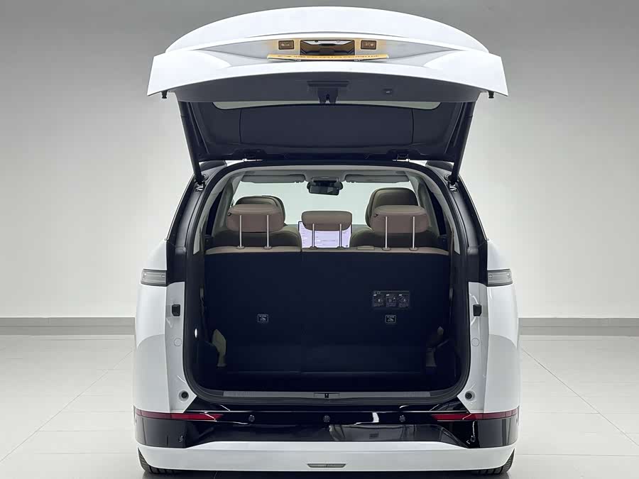 Xpeng X9 2025 صورة سيارة #20