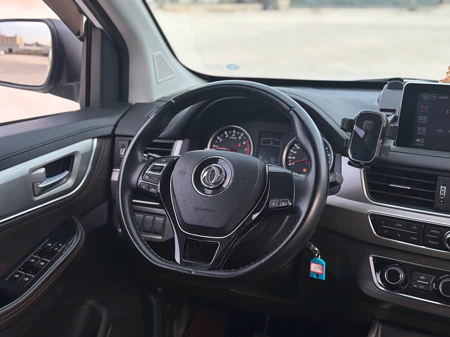 Forthing SX6 2018 #20 Forthing SX6 2018 imagen de coche #20