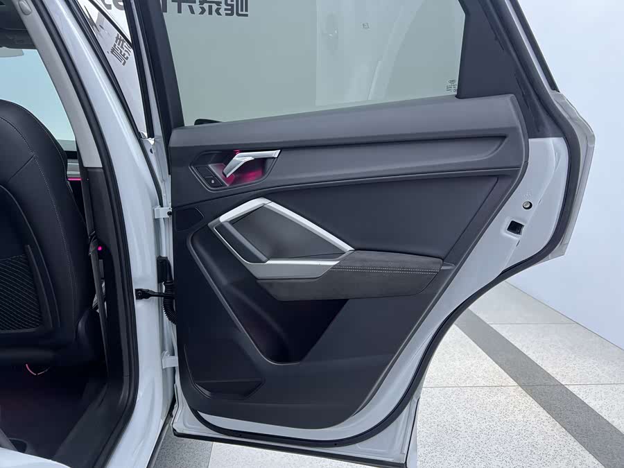 Audi Q3 2022 car image #20