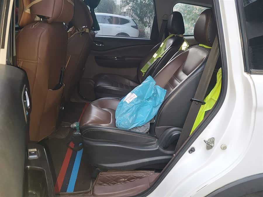 Forthing SX6 2016 #20 Forthing SX6 2016 car image #20