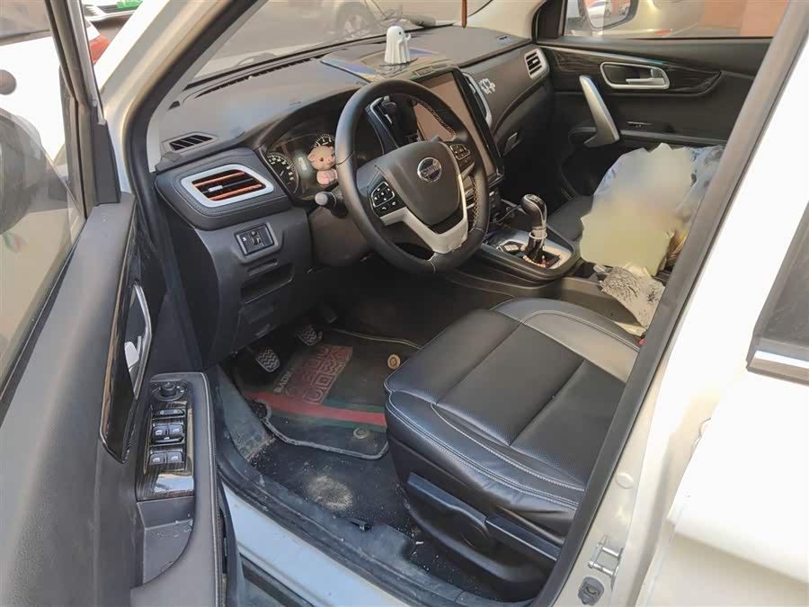 SWM X7 2018 #20 SWM X7 2018 car image #20