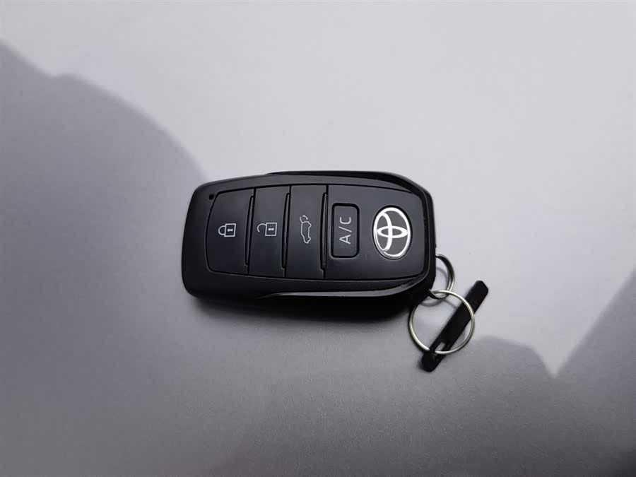 Toyota bZ4X 2022 immagine di auto #20