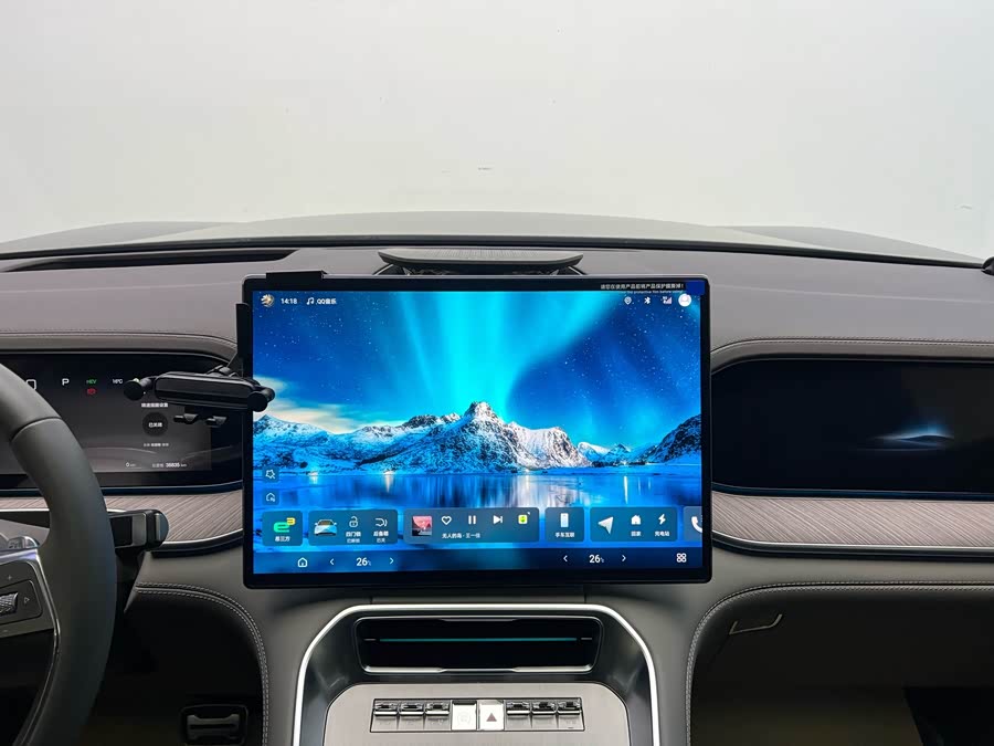 Denza N9 2025 car image #20