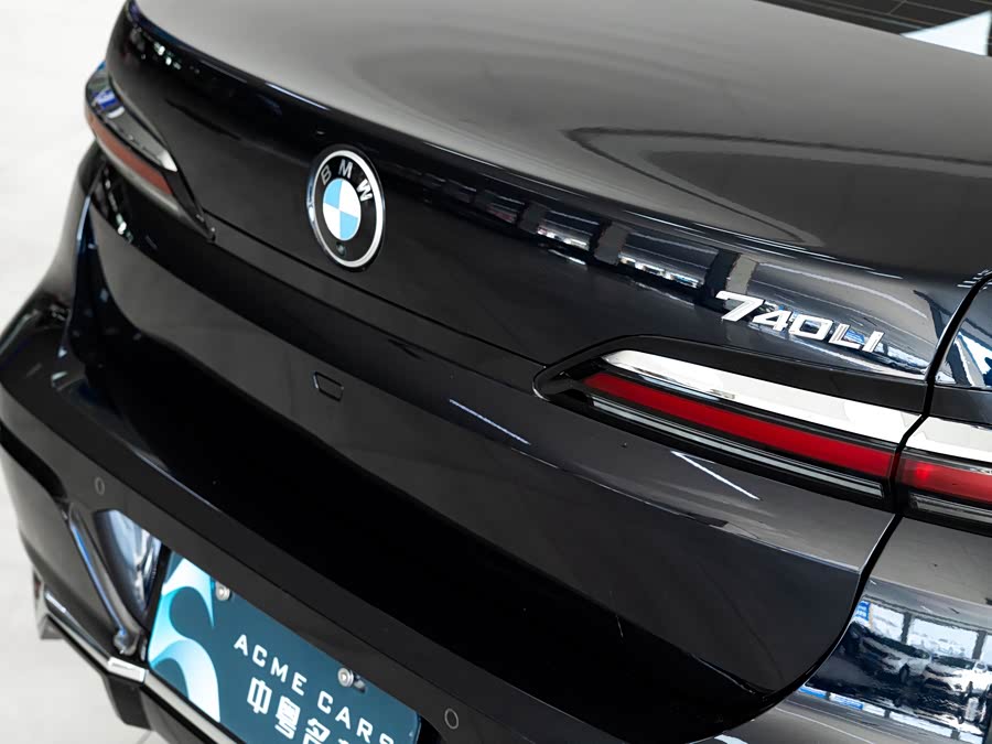 BMW 7 Series 2024 car image #20