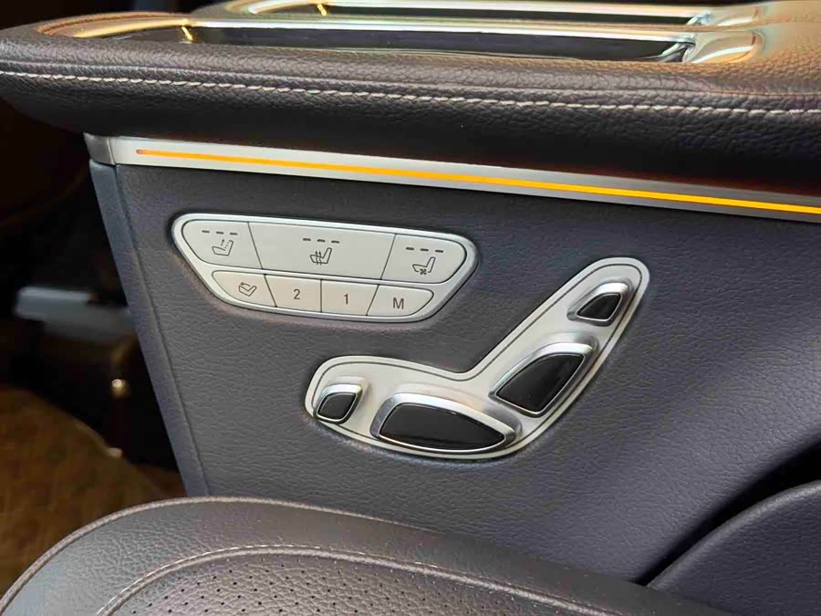 Mercedes-Benz V Class 2020 car image #20