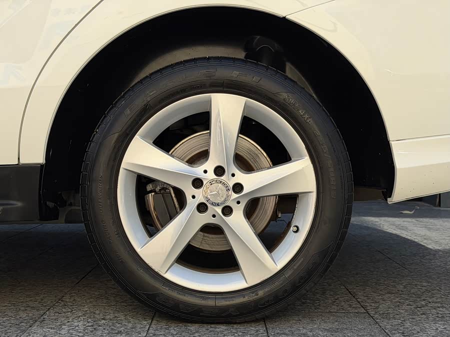 Mercedes-Benz M Class 2015 car image #20